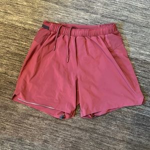 Mens lululemon salmon lined workout shorts medium
